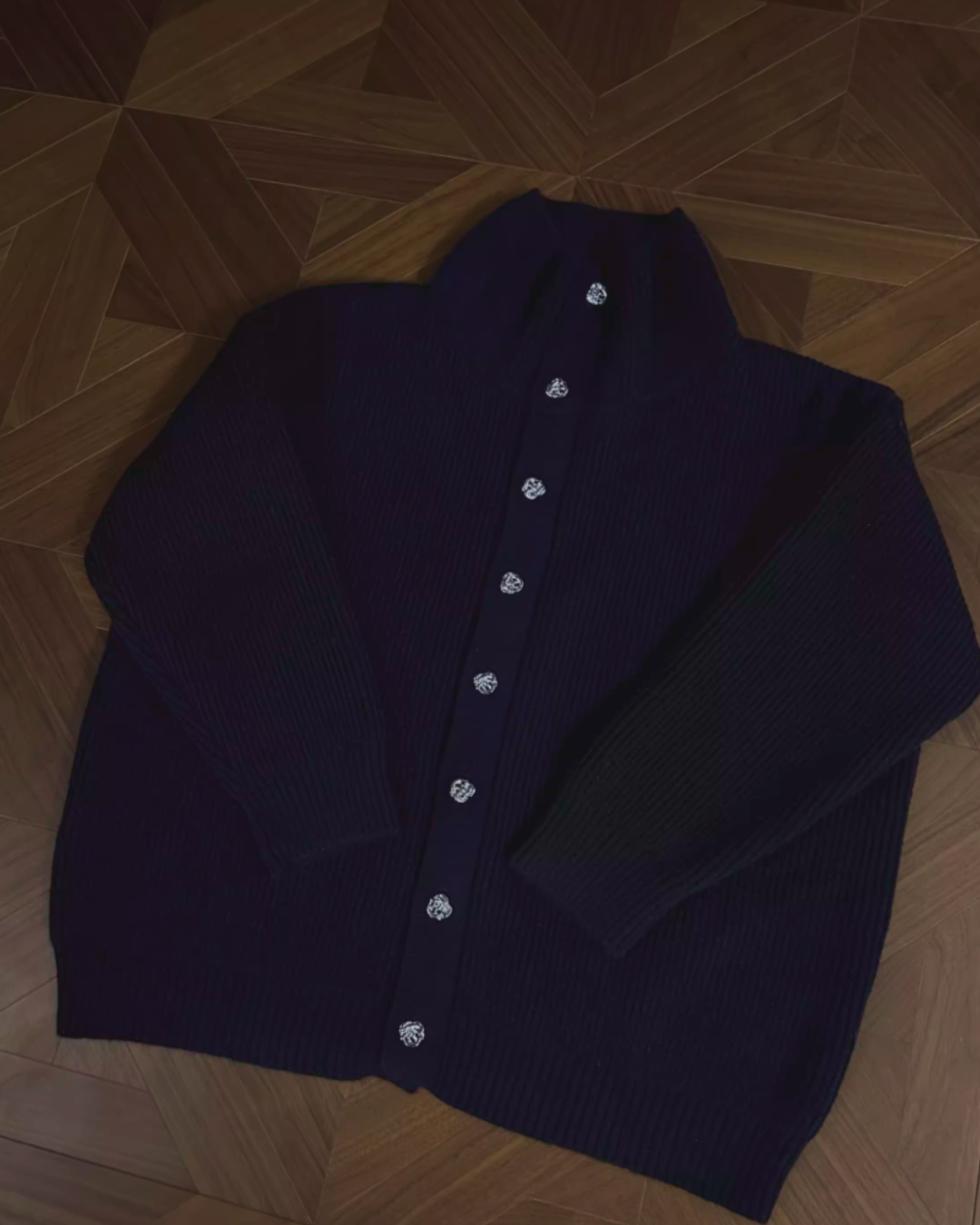 シルバーボタンハイネックニット B0022