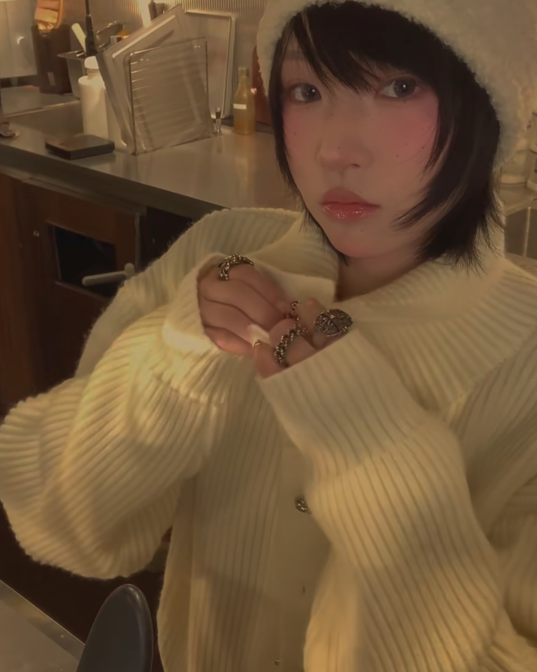 シルバーボタンハイネックニット B0022