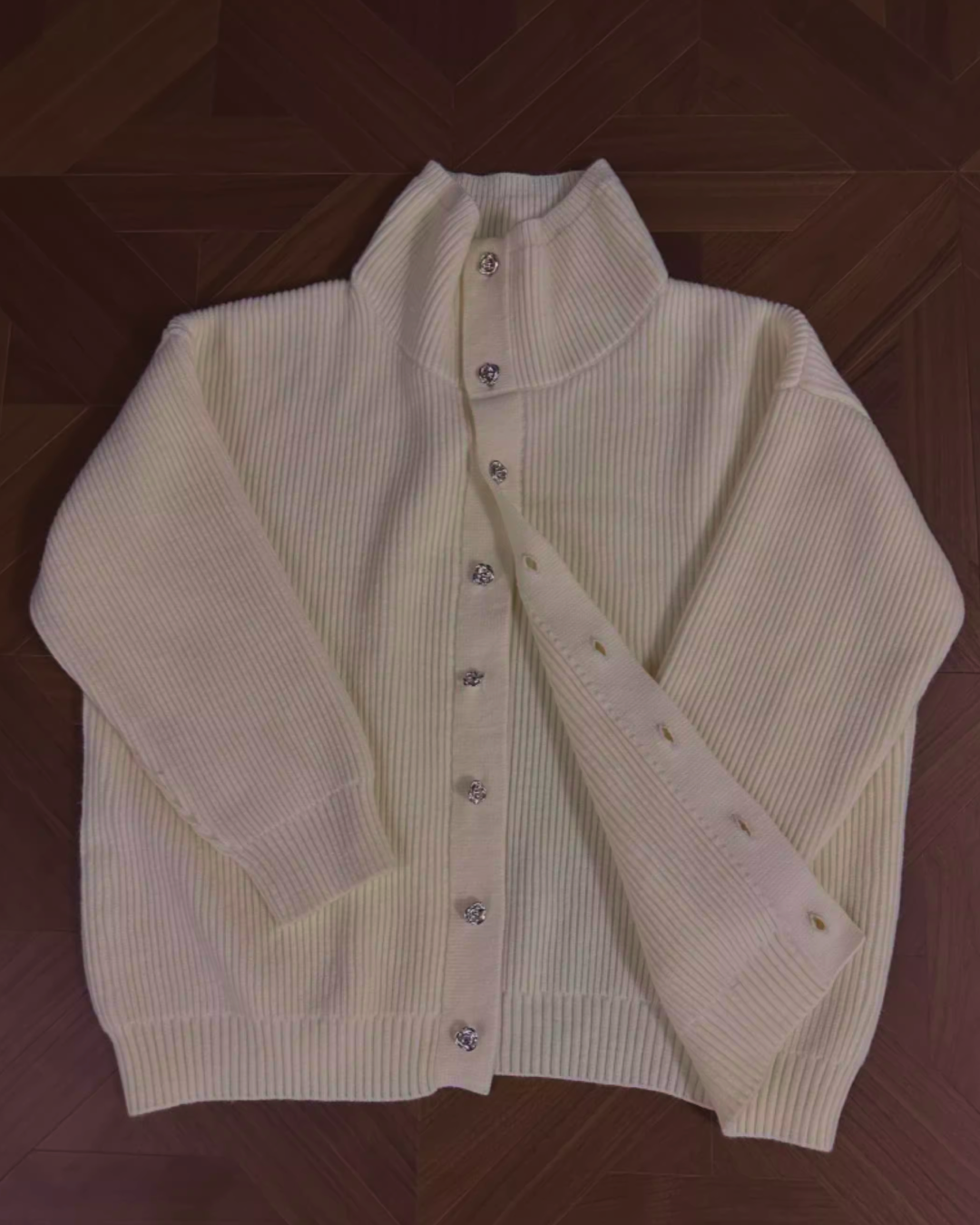 シルバーボタンハイネックニット B0022