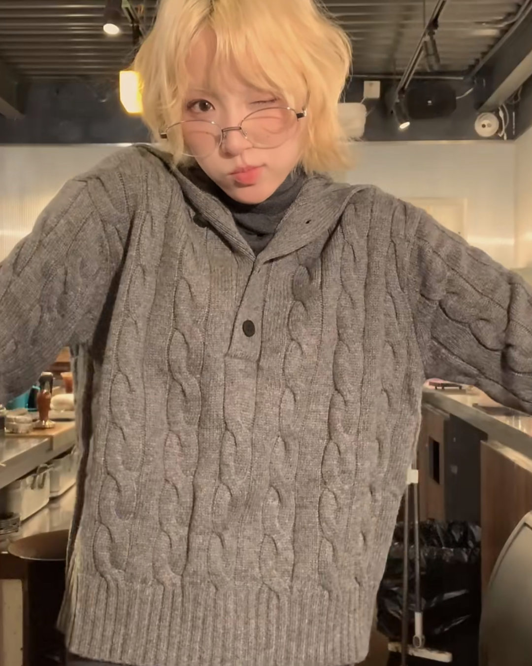 ハイネックボタンケーブルニット B0058