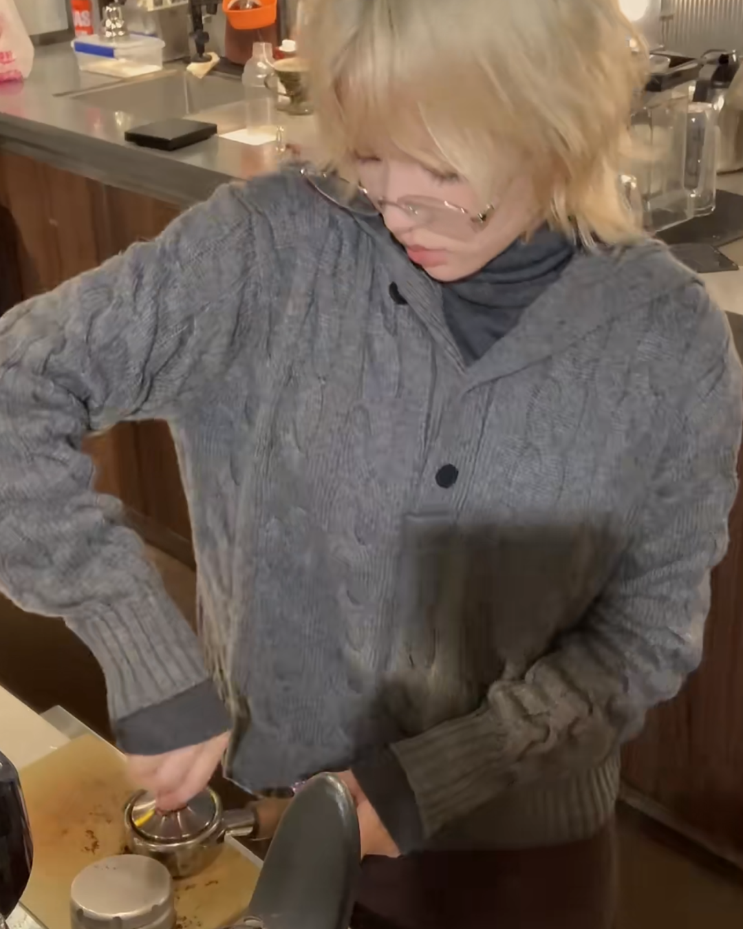 ハイネックボタンケーブルニット B0058