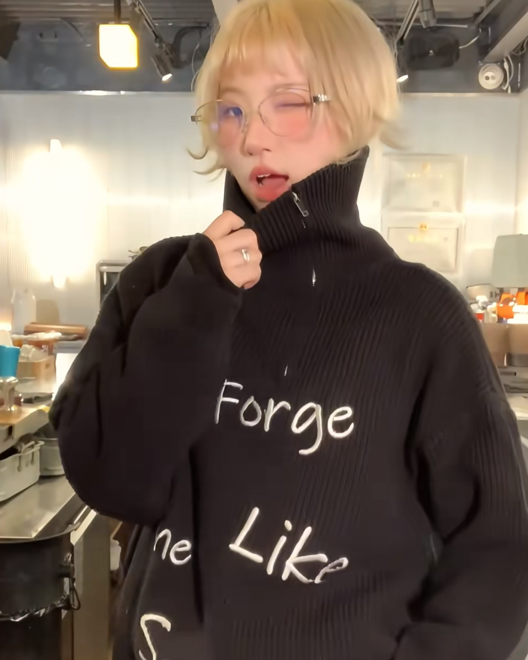 Short high neck zip knit B0076