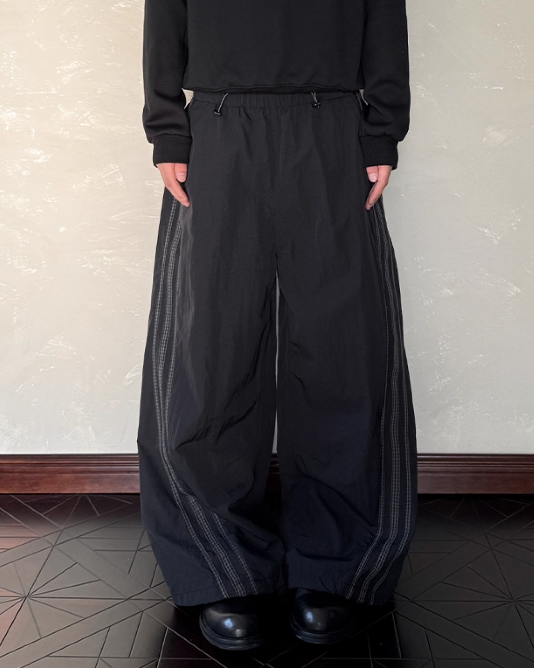 Sideline balloon nylon pants B0080