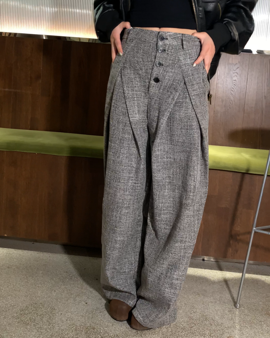 Button fly tuck slacks B0079