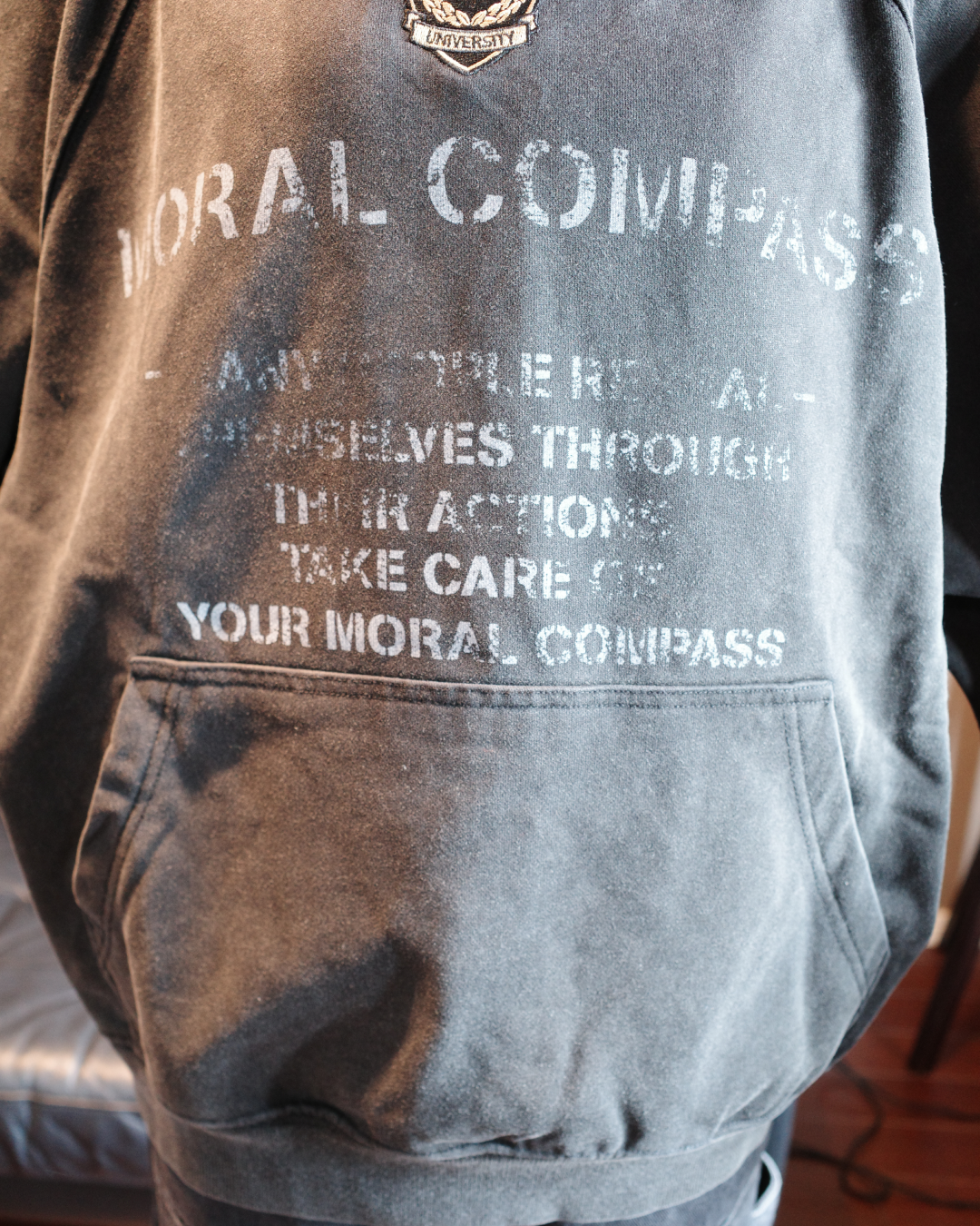 フェードレタリングプルオーバーパーカー EM0005